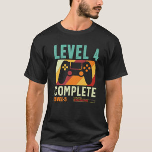 Lustige Stufe 4 komplett Vintage Retro Feiern 4. T-Shirt