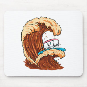 Lustige Sushi-Surfer, die auf der Soyasauce-Welle Mousepad
