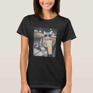 Lustige Tier-Meme Katze trinkt eisgekühlten Kaffee T-Shirt