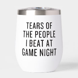 Lustige Tränen der Leute, die ich beim Spielabend