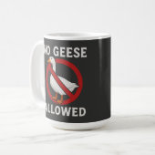 Lustige 'Verbrechen begehende Gans' Tasse - Chaoti (Vorderseite Links)