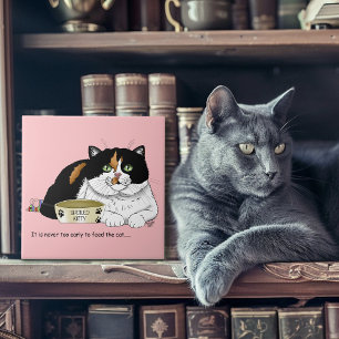 Lustige Verwöhnte Dreifarbige Füttere Katze Rosa Fliese