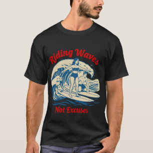 Lustige verwöhnte Krähen im Baum T-Shirt