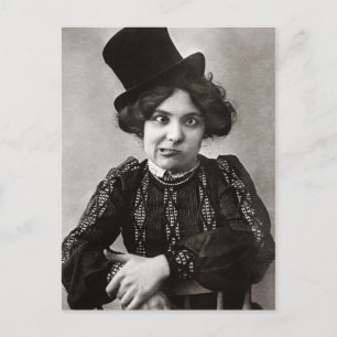 Lustige viktorianische Frau im Vintage-Stil, die e Postkarte