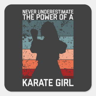 lustige Vintage Karate Girl Zitat Redewendungen. Quadratischer Aufkleber
