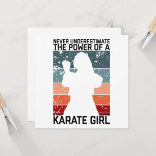 Lustige Vintage-Karate-Mädchen-Zitate. Einladung