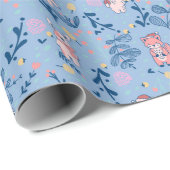 Lustige Waldtiere Blaues Winterwaldmuster Geschenkpapier (Rolleneckpunkt)