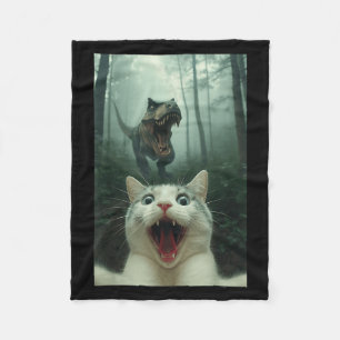 Lustige weiße Katze Selfie mit T-Rex Dinosaurier,  Fleecedecke