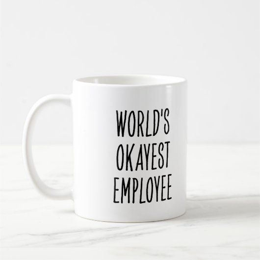 Lustige Welt Okayester Mitarbeiter Kaffeetasse (Links)