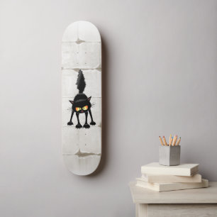 Lustige wilde schwarze Katzen-Cartoon Skateboard