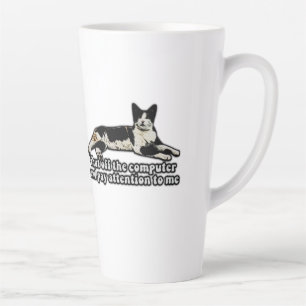 Lustige wütende Katzen-Meme für Katzenliebhaber un Milchtasse