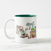Lustige wütende Wissenschaftler-Tasse Zweifarbige Tasse (Links)