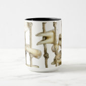 Lustige zahnmedizinische Fotografie extrahierter Tasse (Zentrum)