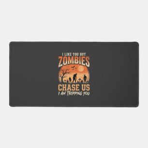 Lustige Zombies Halloween Jagd auf uns Design Schreibtischunterlage