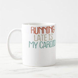 Lustige „Zu spät kommen ist mein Cardio“-Spruch Mä Kaffeetasse