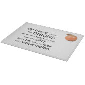 Lustige Zwiebeln lassen Sie schreien hackendes Schneidebrett (Ecke)