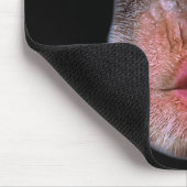 Lustiger Affe bläst Bauchgesicht, Affe bläst Magen Mousepad (Ecke)