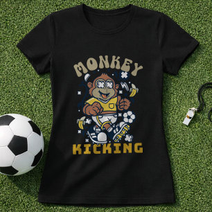 Lustiger Affe Fußballspieler kickt Ball T-Shirt