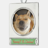lustiger akita niedlicher Hund lächelt bei Weihnac Banner-Ornament Silber (Links)
