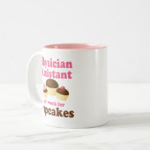 Lustiger Arzt-Assistent Zweifarbige Tasse (Vorderseite Links)