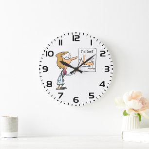 Lustiger Arzt unterrichtet Fußanatomie Große Wanduhr