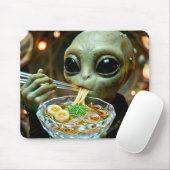 Lustiger Außerirdischer, der Ramen-Nudeln isst Mousepad (Mit Mouse)