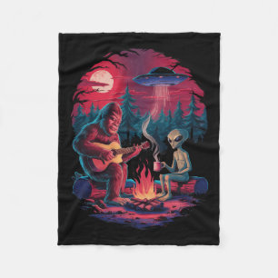 Lustiger Außerirdischer und Bigfoot Lagerfeuer Mon Fleecedecke
