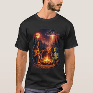 Lustiger Außerirdischer und Bigfoot Lagerfeuer Mon T-Shirt