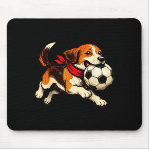 Lustiger Beagle-Hund spielt Fußball-Spieltag Mousepad
