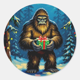 Lustiger Bigfoot, der ein Weihnachtsgeschenk hält Runder Aufkleber