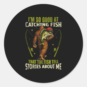 Lustiger Bigfoot, der gut darin ist, Angler zu fan Runder Aufkleber