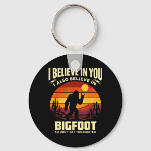 Lustiger Bigfoot-Felsen Glaubt Sonnenuntergang Sas Schlüsselanhänger