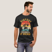 Lustiger Bigfoot hat mein Würstchen Männer T-Shirt (Vorne ganz)