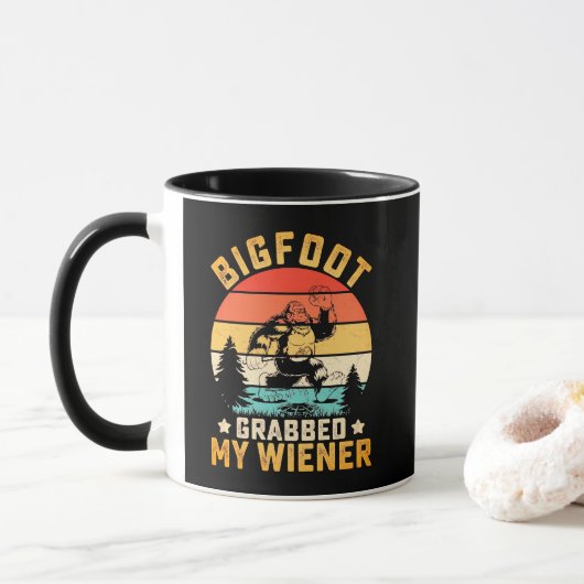Lustiger Bigfoot hat meinen Wiener Kaffee gegriffe Tasse (Mit Donut)