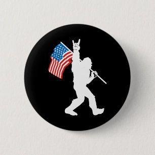 Lustiger Bigfoot Rock And Roll USA-Flagge für Sasq Button