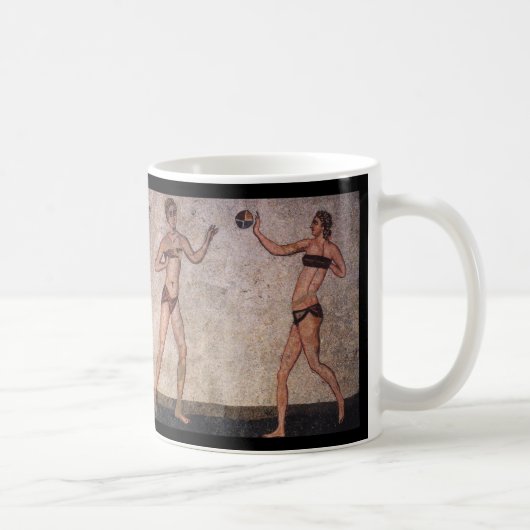 Lustiger Bikini-Strand-Volleyball-alter römischer Kaffeetasse (Rechts)