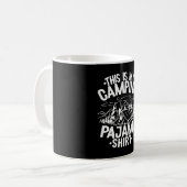 Lustiger Camper glücklich beim Wandern im Freien, Kaffeetasse (Vorderseite Links)