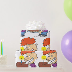 Lustiger Cartoon-Junge mit schokoladener Geburtsta Geschenkpapier