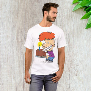 Lustiger Cartoon-Junge mit schokoladener Geburtsta T-Shirt