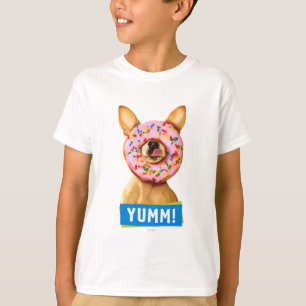 Lustiger Chihuahua-Hund mit besprühen Krapfen auf T-Shirt