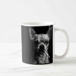 Lustiger Chihuahua-Hundeliebhaber-Meme mit rauchen Kaffeetasse