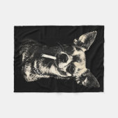 Lustiger Chihuahua-Meme mit Hund, der Zigarette ra Fleecedecke (Vorderseite (Horizontal))