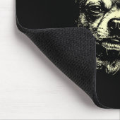 Lustiger Chihuahua-Meme mit Hund, der Zigarette ra Mousepad (Ecke)