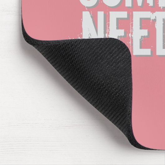 Lustiger COMPUTER BENÖTIGT MICH Girly Rosa auf Mousepad (Ecke)