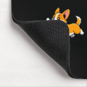 Lustiger Corgi-Hund stiehlt Halloween-Skelettknoch Mousepad (Ecke)