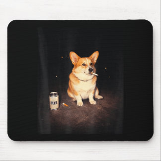 Lustiger Corgi raucht Meme trinkender Hund Vintage Mousepad