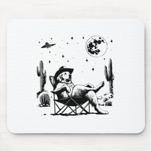 Lustiger Cowboy Golden Retriever entspannt sich au Mousepad