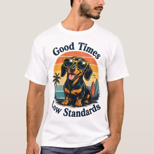 Lustiger Dachshund Retro-Strand T-Shirt (Vorderseite)