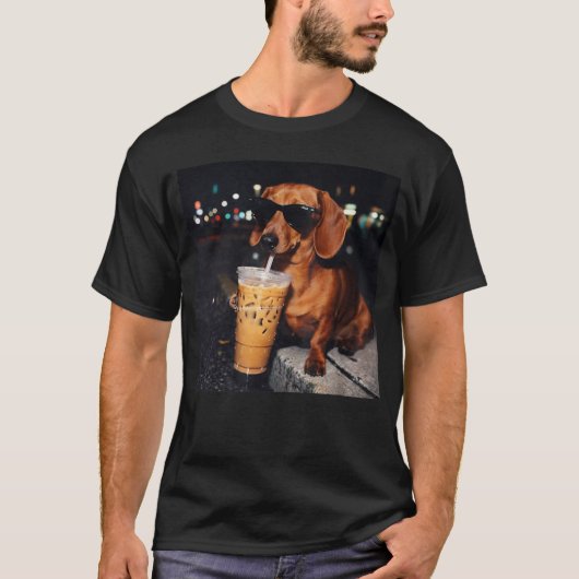 Lustiger Dachshund trinkt Eiskaffee T-Shirt (Vorderseite)