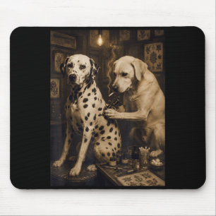 Lustiger Dalmatiner-Hund raucht Tattoo-Künstler Vi Mousepad